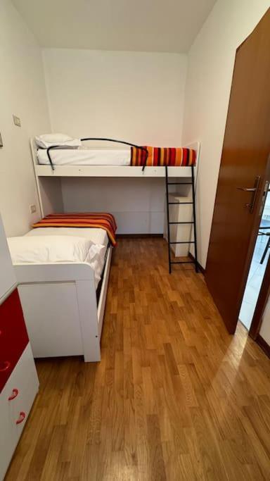 Апартаменты Giuly Beth'S House Бренцоне-суль-Гарда Экстерьер фото